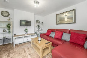 Spacious 3 Bedroom Modern House - Heart of Edinburgh - Private Main Door Entrance & Private Garden with Stunning Views of Arthur Seat